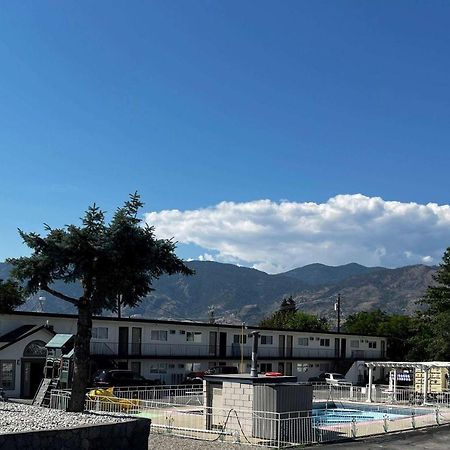 Super 8 By Wyndham Penticton Motel Екстериор снимка