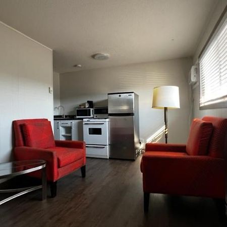 Super 8 By Wyndham Penticton Motel Екстериор снимка