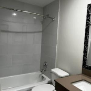 Super 8 By Wyndham Penticton Motel Екстериор снимка