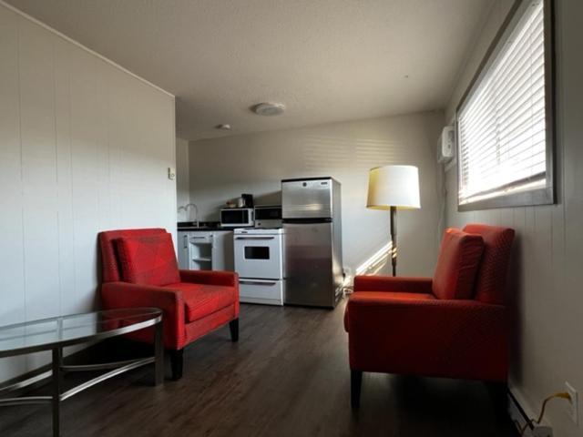 Super 8 By Wyndham Penticton Motel Екстериор снимка