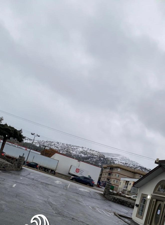 Super 8 By Wyndham Penticton Motel Екстериор снимка