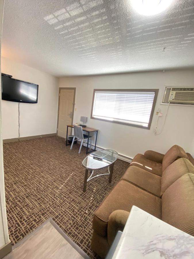 Super 8 By Wyndham Penticton Motel Екстериор снимка