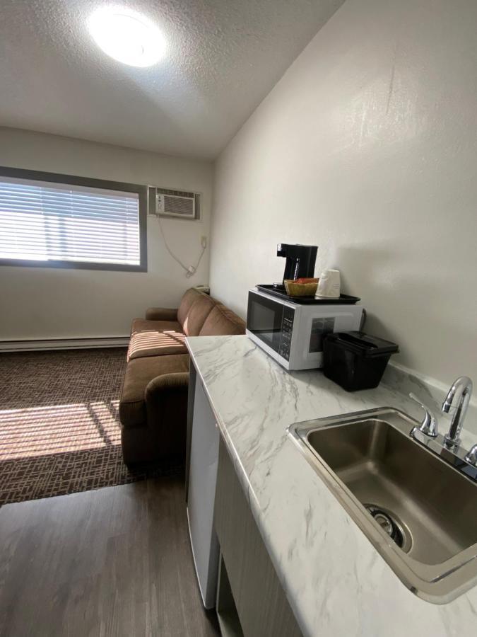Super 8 By Wyndham Penticton Motel Екстериор снимка