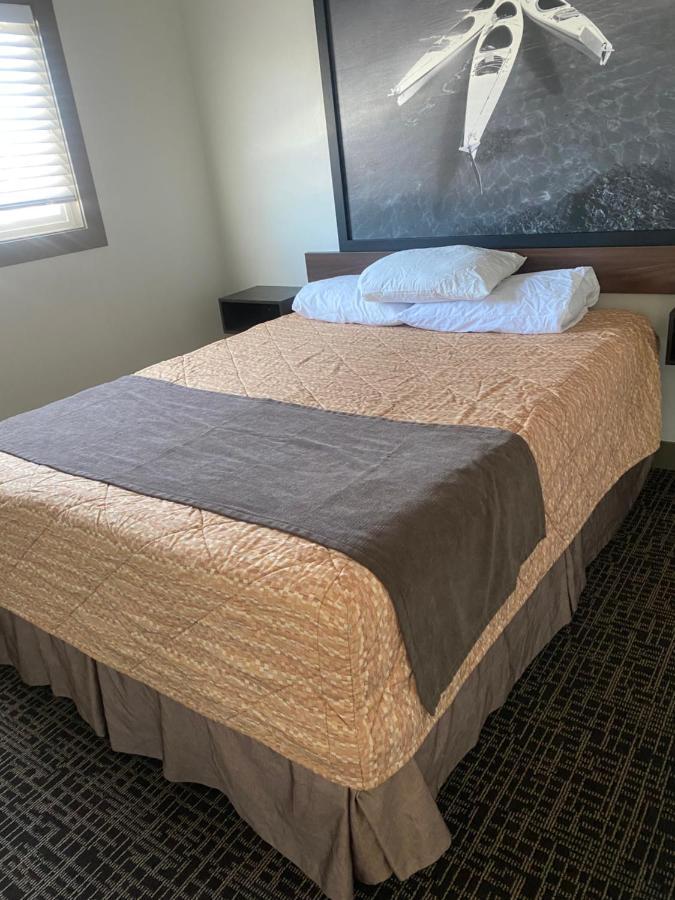 Super 8 By Wyndham Penticton Motel Екстериор снимка