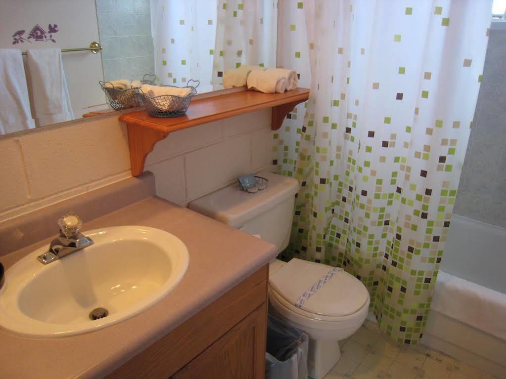 Super 8 By Wyndham Penticton Motel Екстериор снимка