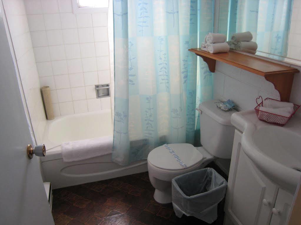 Super 8 By Wyndham Penticton Motel Екстериор снимка